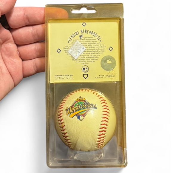 Vintage! 1996 World Series Commemorative Baseball - New York Yankees - Picture 4 of 7